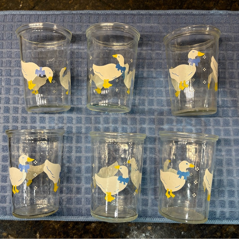 Vintage Set of 6 Clear Glass Tumblers with Goose Design - Picture 5 of 6